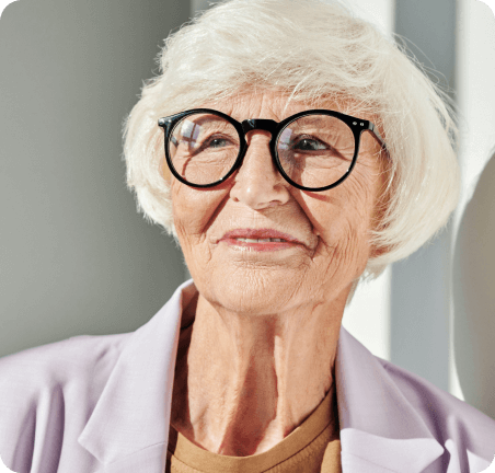 Old lady wearing specs